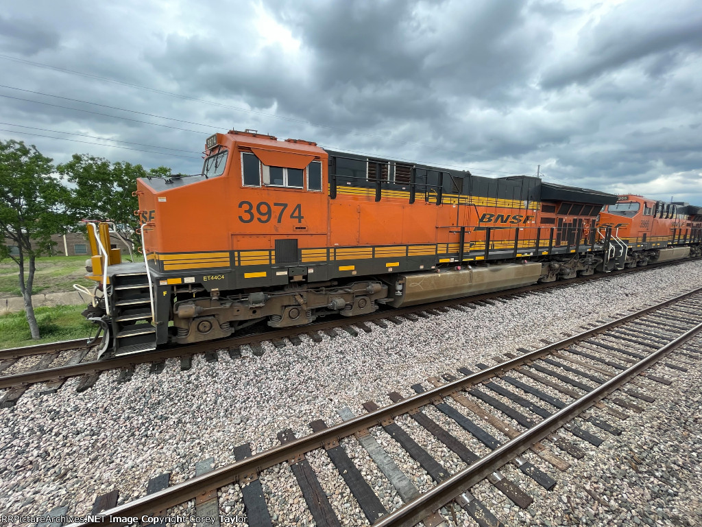 BNSF 3974